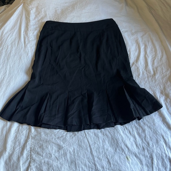 Bandolino Black Trumpet Knee-Length Skirt - Picture 2 of 4